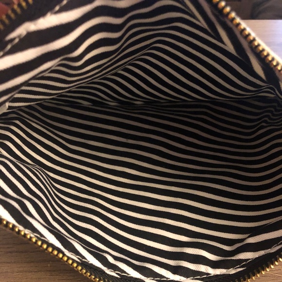 Hello Lovely Makeup Bag🎀 - Picture 2 of 2